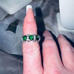 Emerald & CZ Crystal Wedding Band Silver Ring Size 6 Women's Jewelry